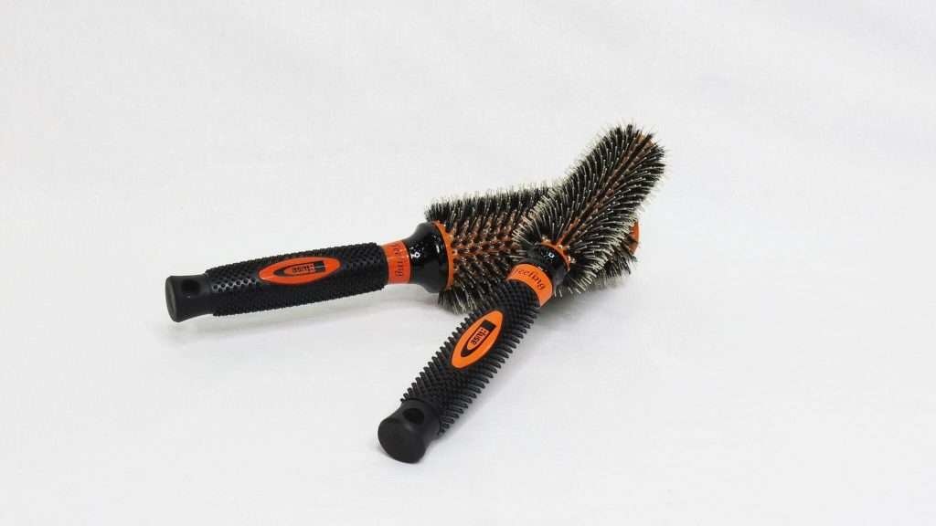 parrucchiere Demartis Castiglione Olona spazzole per capelli